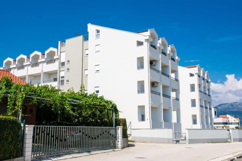 Terrace Apartment Danny Kaštela المظهر الخارجي الصورة